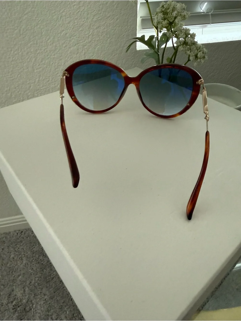 Linda Farrow- Vintage Tortoiseshell Cat-Eye Sunglasses - Brown Gradient Lenses